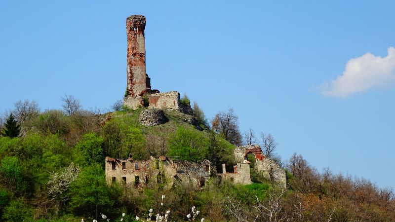 Battifollo, la torre saracena